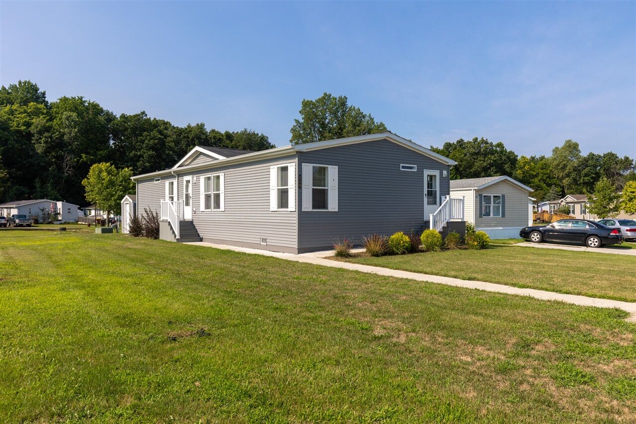 Property Photo: 539 Harwood Court 134 MI 48827