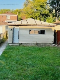 Property Photo:  8450 S Bennett Avenue  IL 60617 