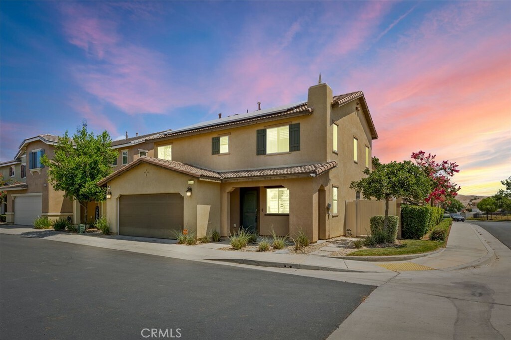 Property Photo:  1422 Dianthus Way  CA 92223 