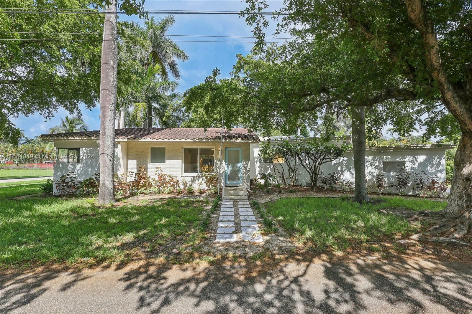 Property Photo:  300 N 13th Ave  FL 33019 