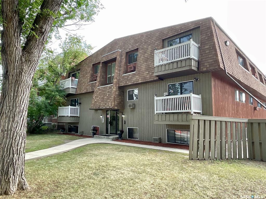 Property Photo:  2221 Robinson Street  SK S4T 2R1 