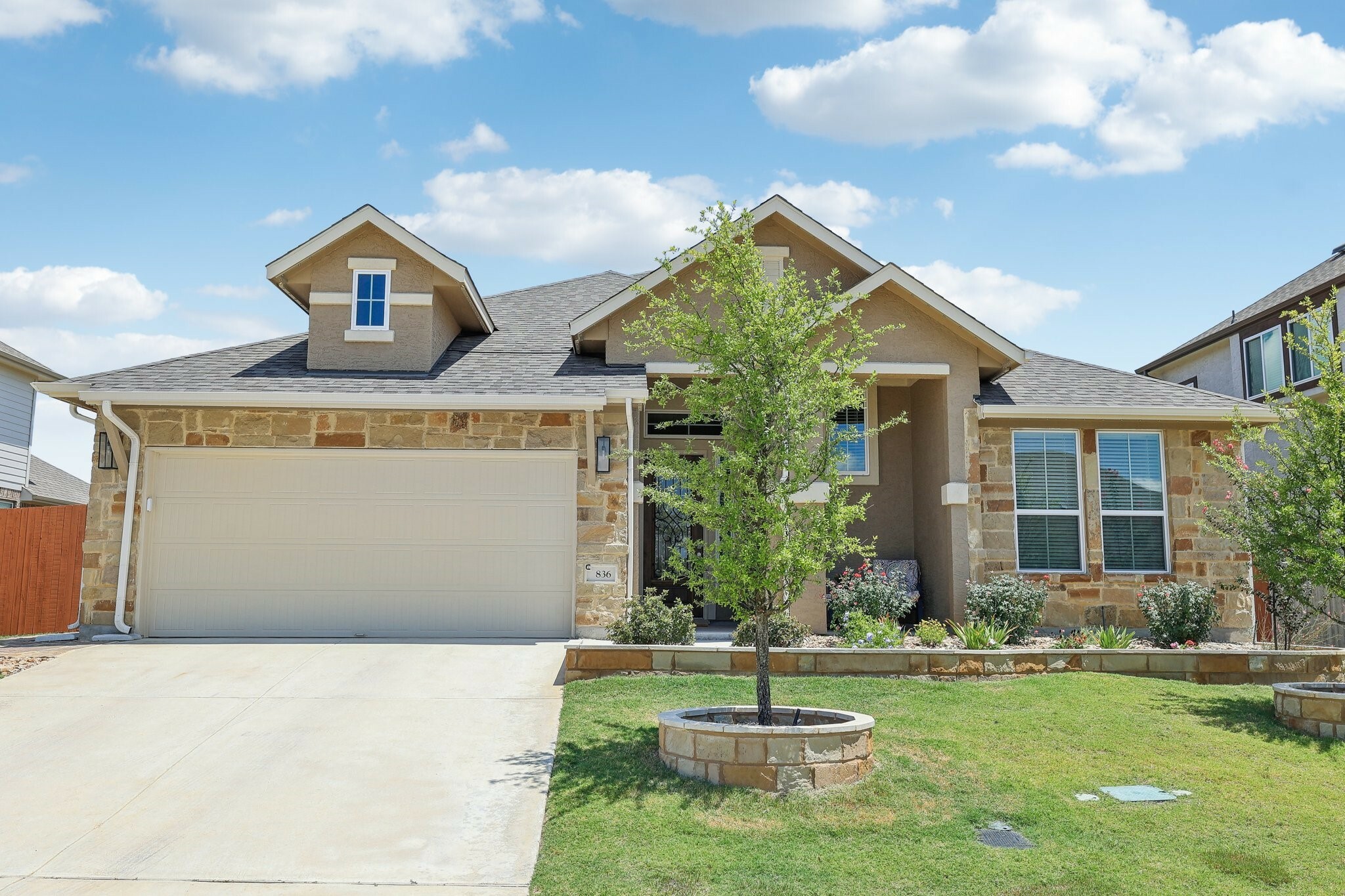 Property Photo: 836 Wild Pecan Loop TX 78610