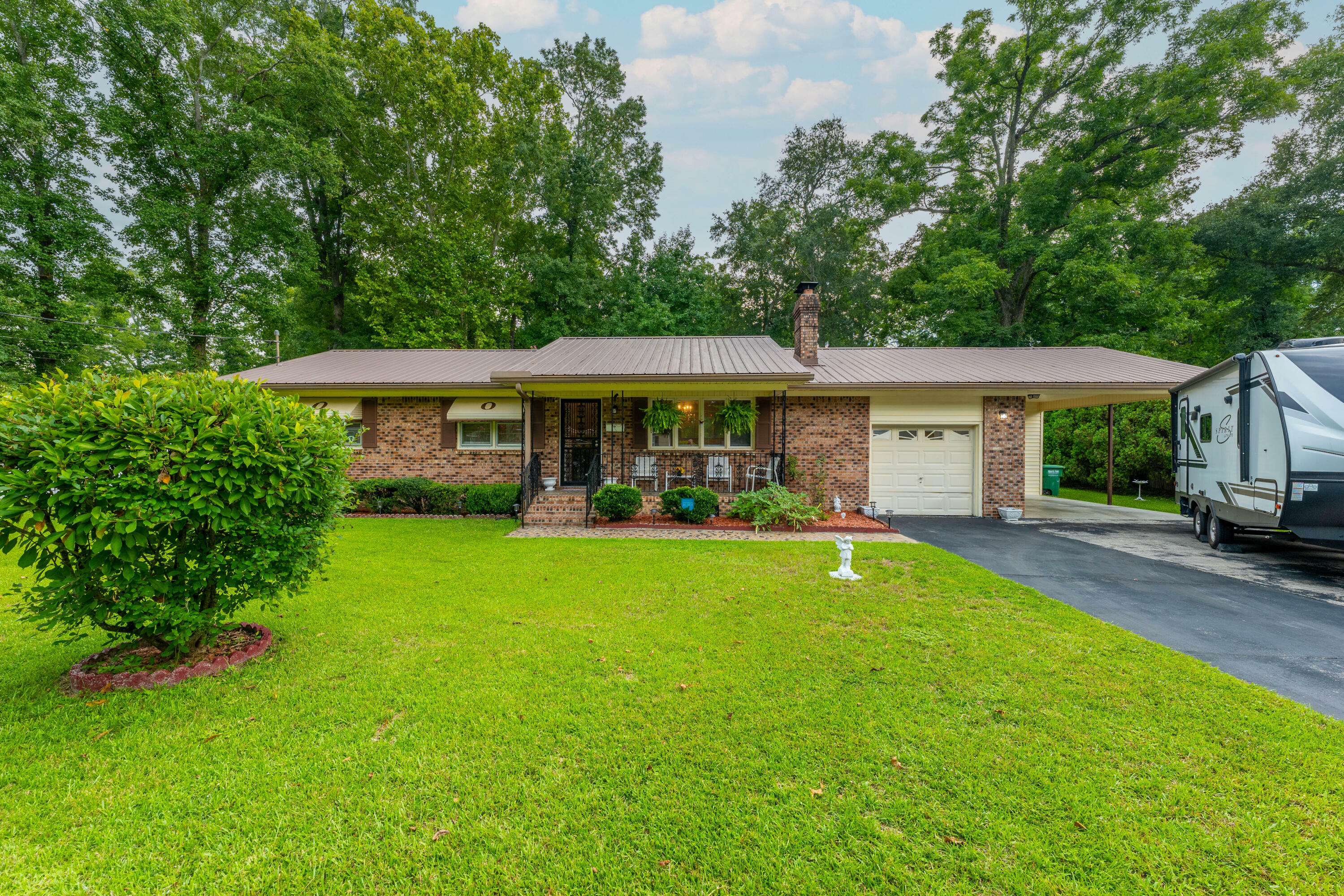 Property Photo:  206 Roosevelt Street  SC 29477 