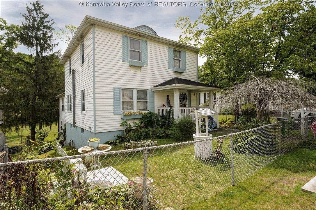 Property Photo:  2720 2nd Avenue  WV 25143 