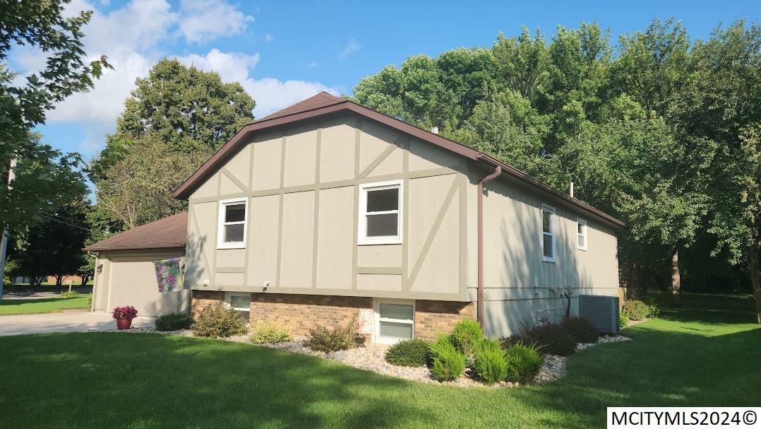 Property Photo:  1815 Springview Dr  IA 50401 