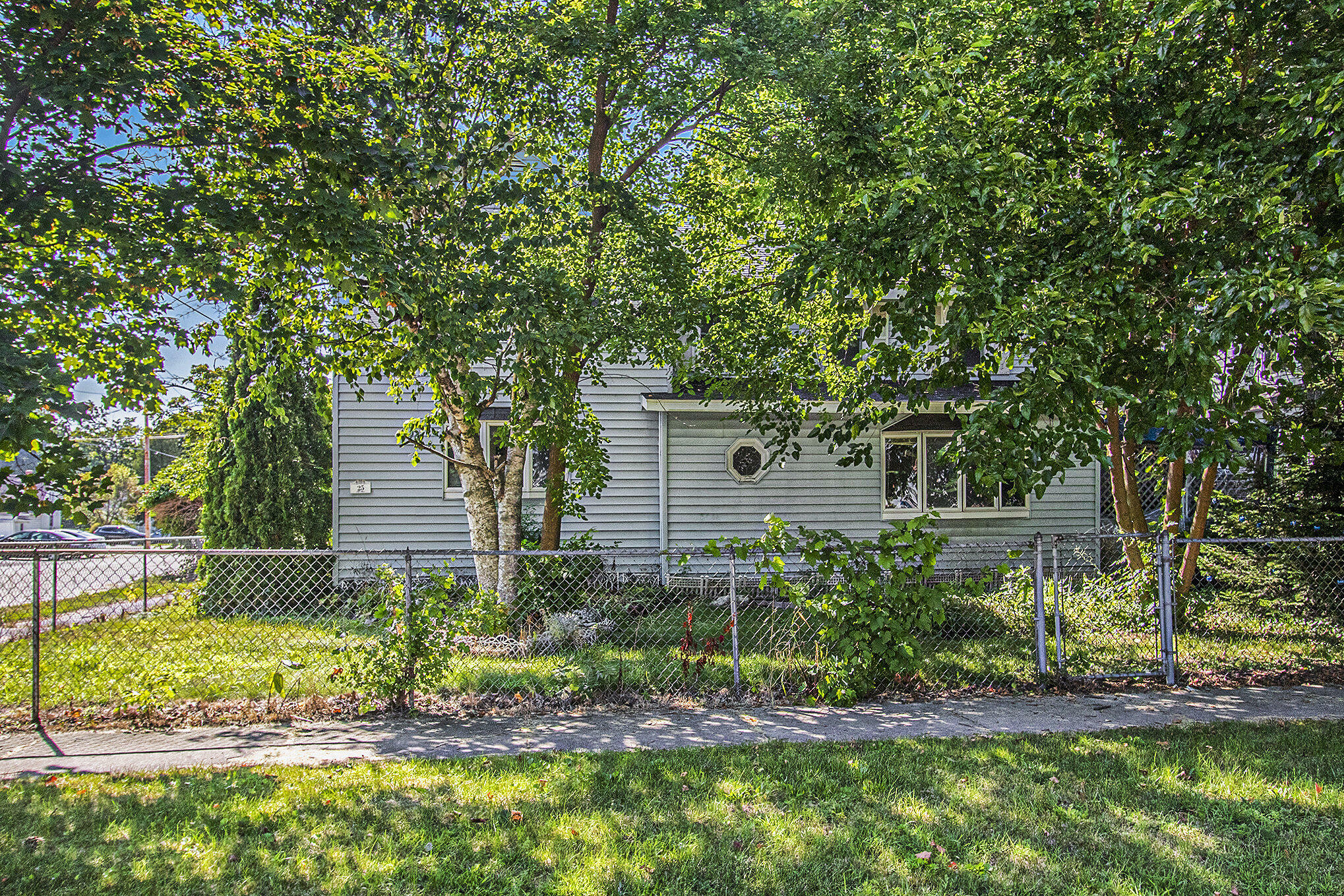 Property Photo:  25 S Courtland Street  MI 49420 