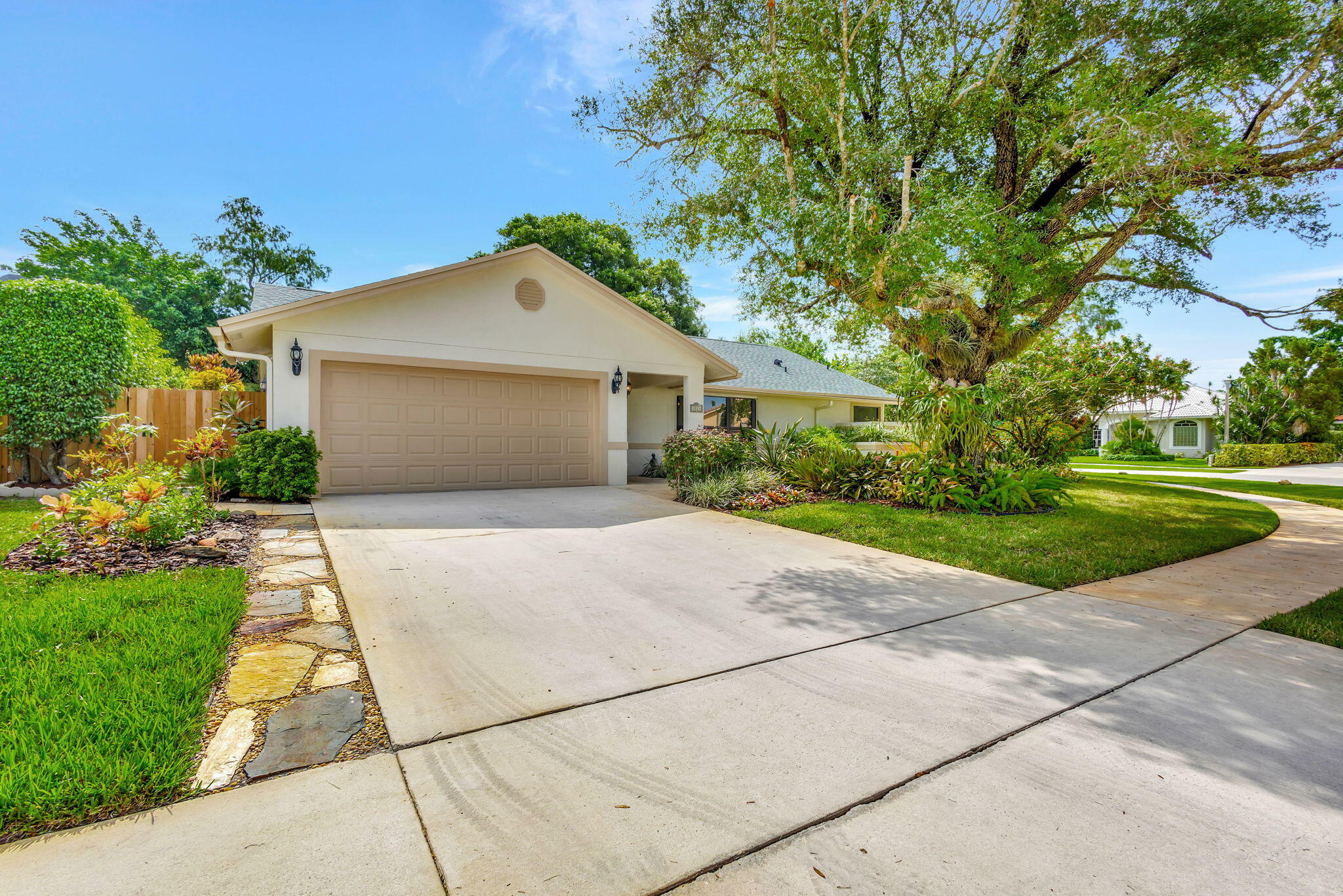 Property Photo:  1824 Primrose Lane  FL 33414 