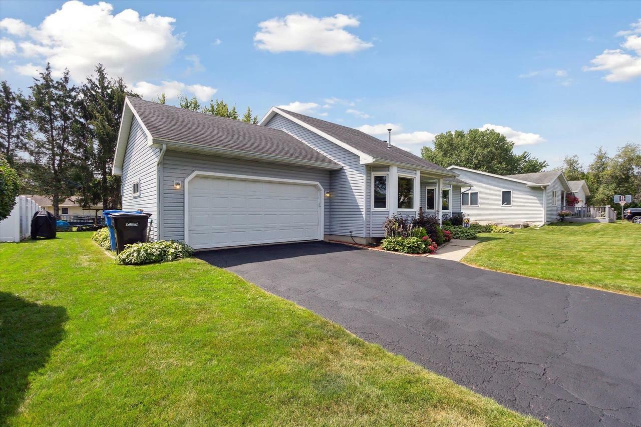 Property Photo:  729 Grace Street  WI 53593 