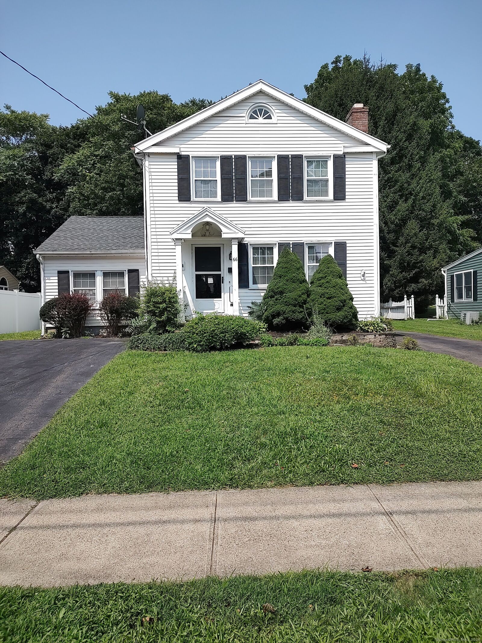 Property Photo:  