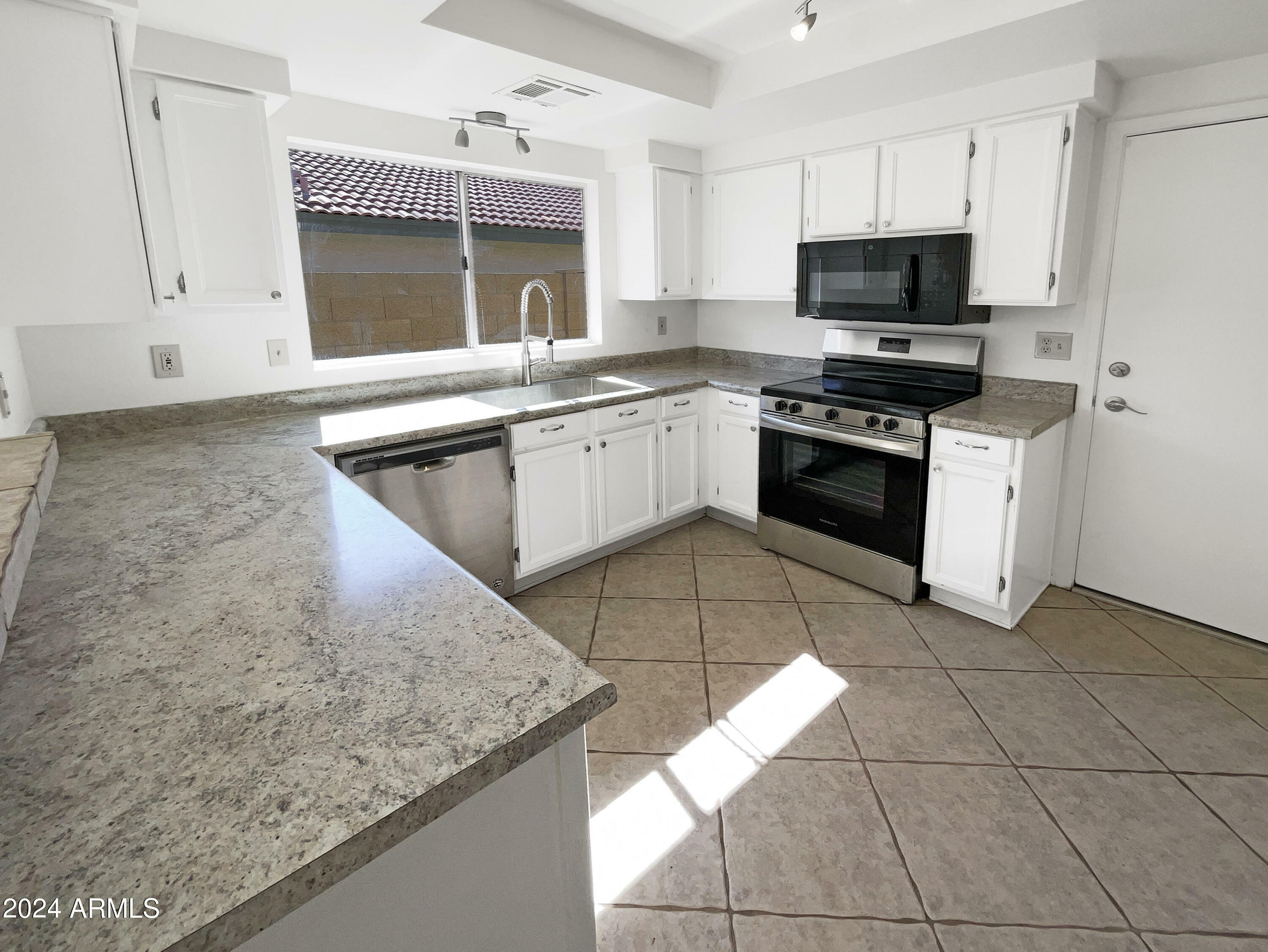 Property Photo:  2458 W Orchid Lane  AZ 85224 