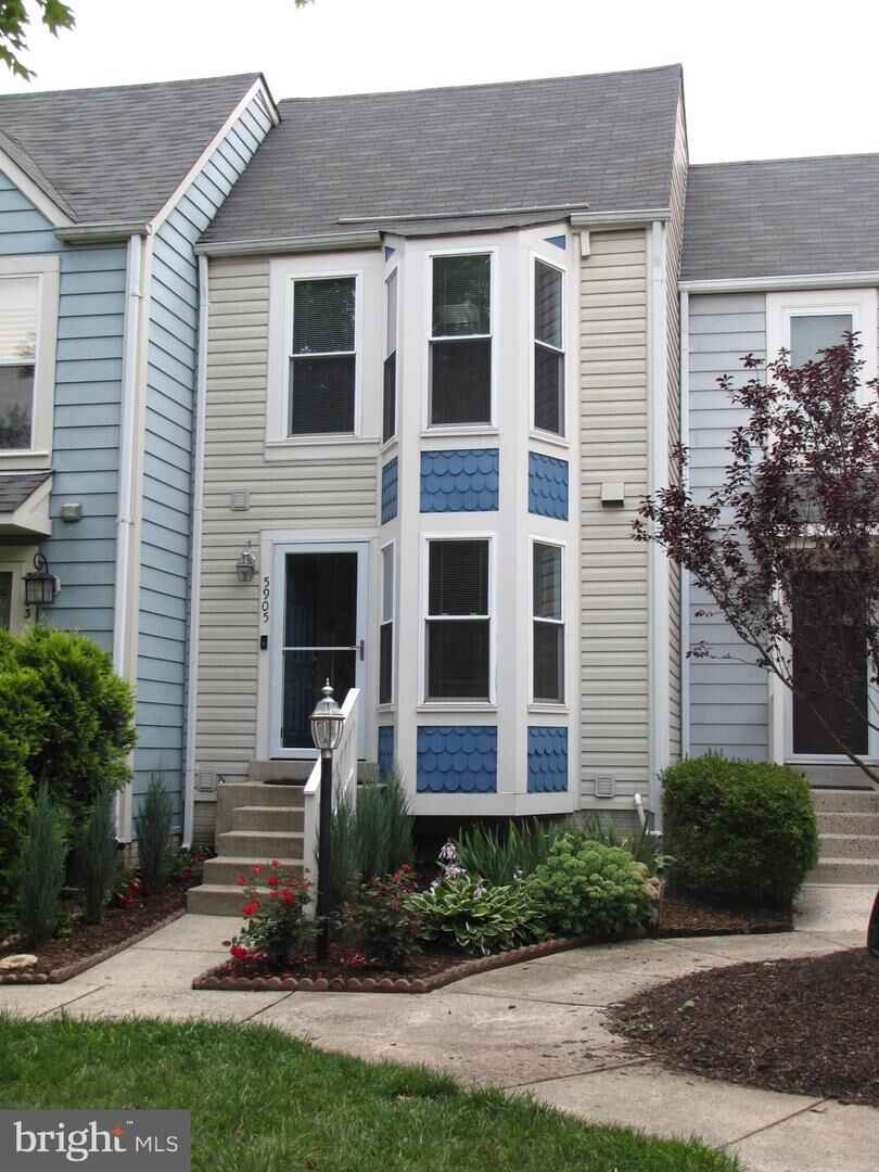 Property Photo: 5905 Saint Giles Way VA 22315