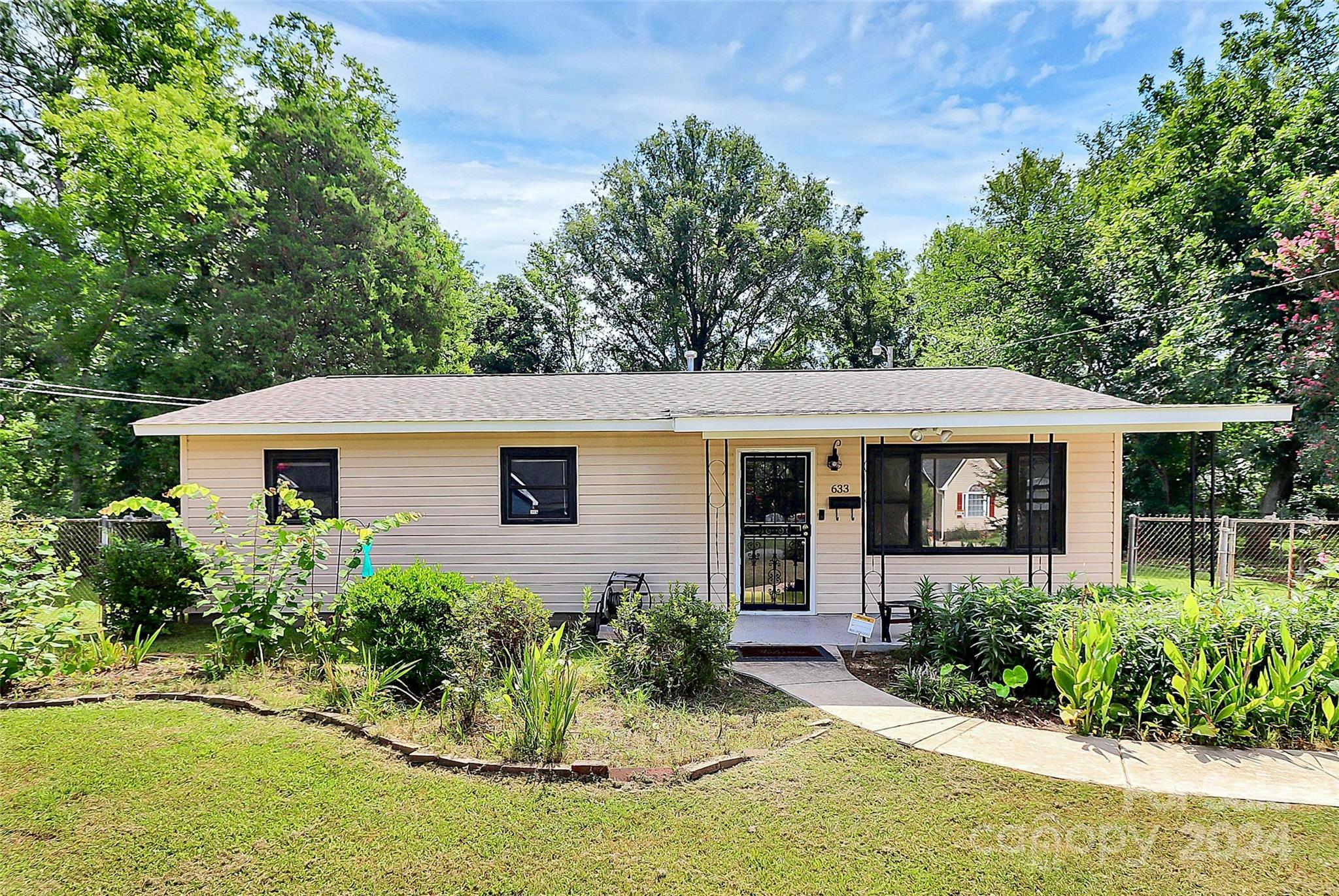 Property Photo:  633 Harrison Street  SC 29730 