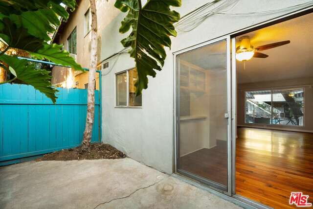 Property Photo:  941  N San Vicente Blvd 5  CA 90069 