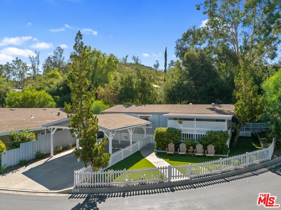 23777  Mulholland Hwy 32  Calabasas CA 90265 photo