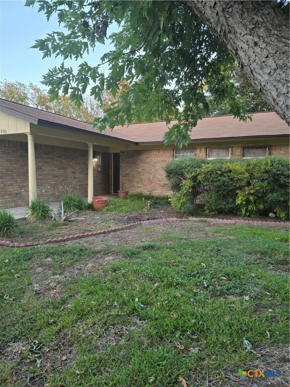 Property Photo:  1906 Hooten Street  TX 76543 