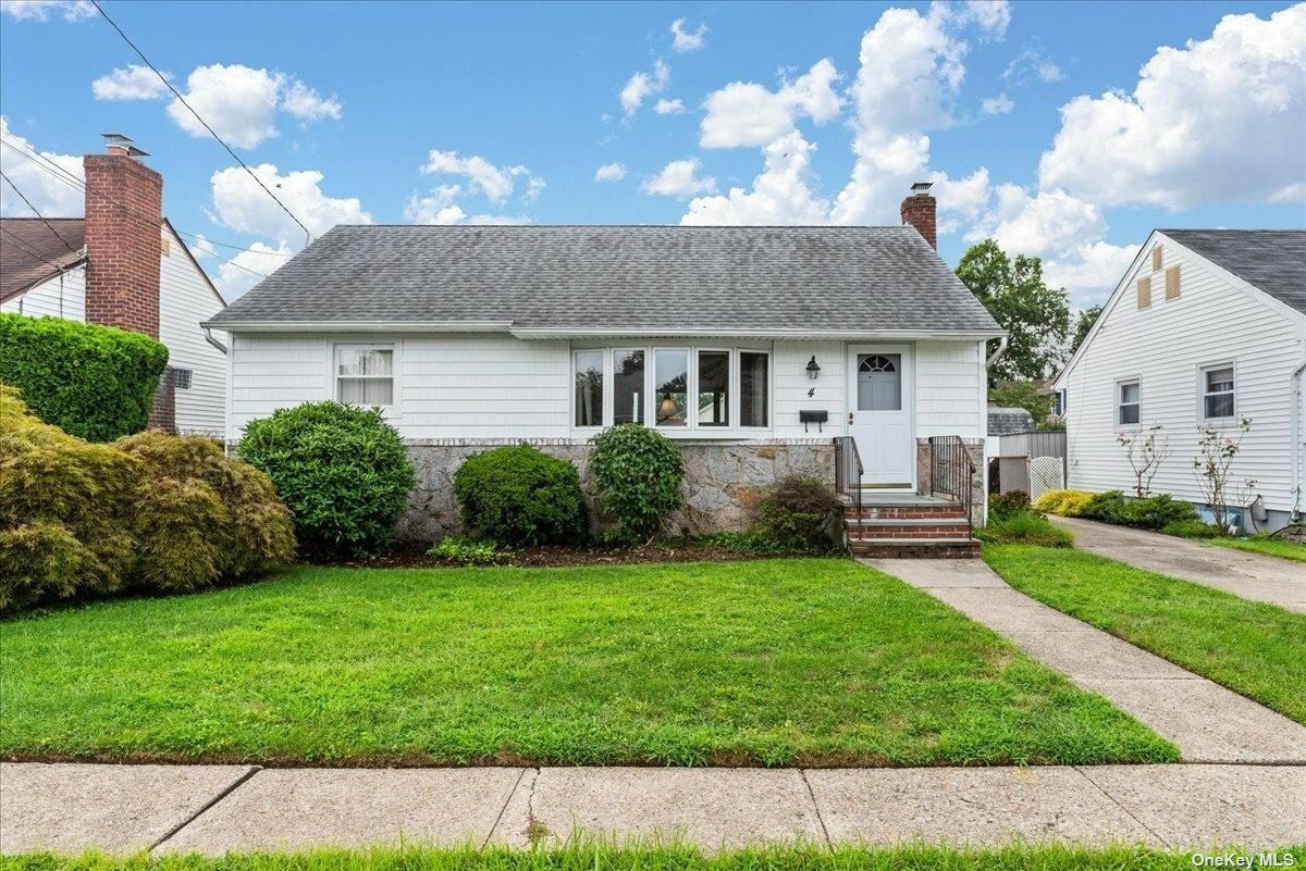 Property Photo:  4 Windsor Street  NY 11801 