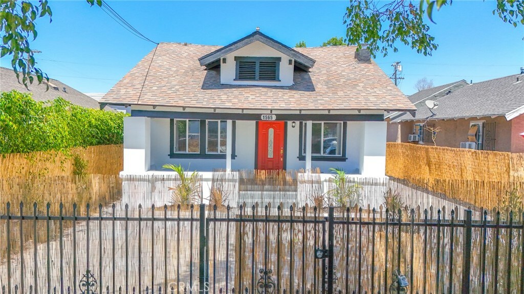 Property Photo: 1563 E 49th Street CA 90011