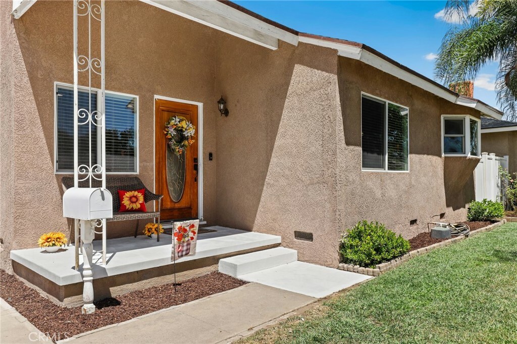 Property Photo:  527 W Hill Avenue  CA 92832 