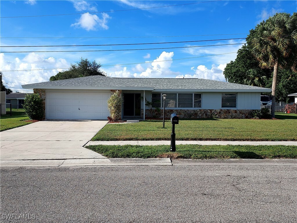 Property Photo:  1660 Swan Terrace  FL 33903 