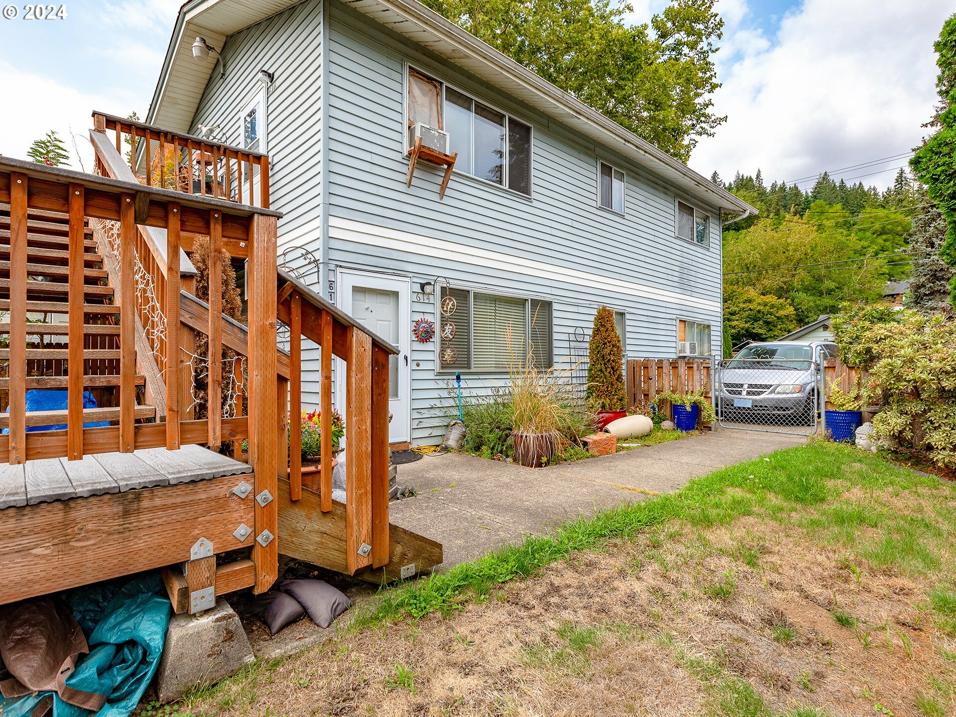 Property Photo:  614 NW 10th Ave  WA 98607 