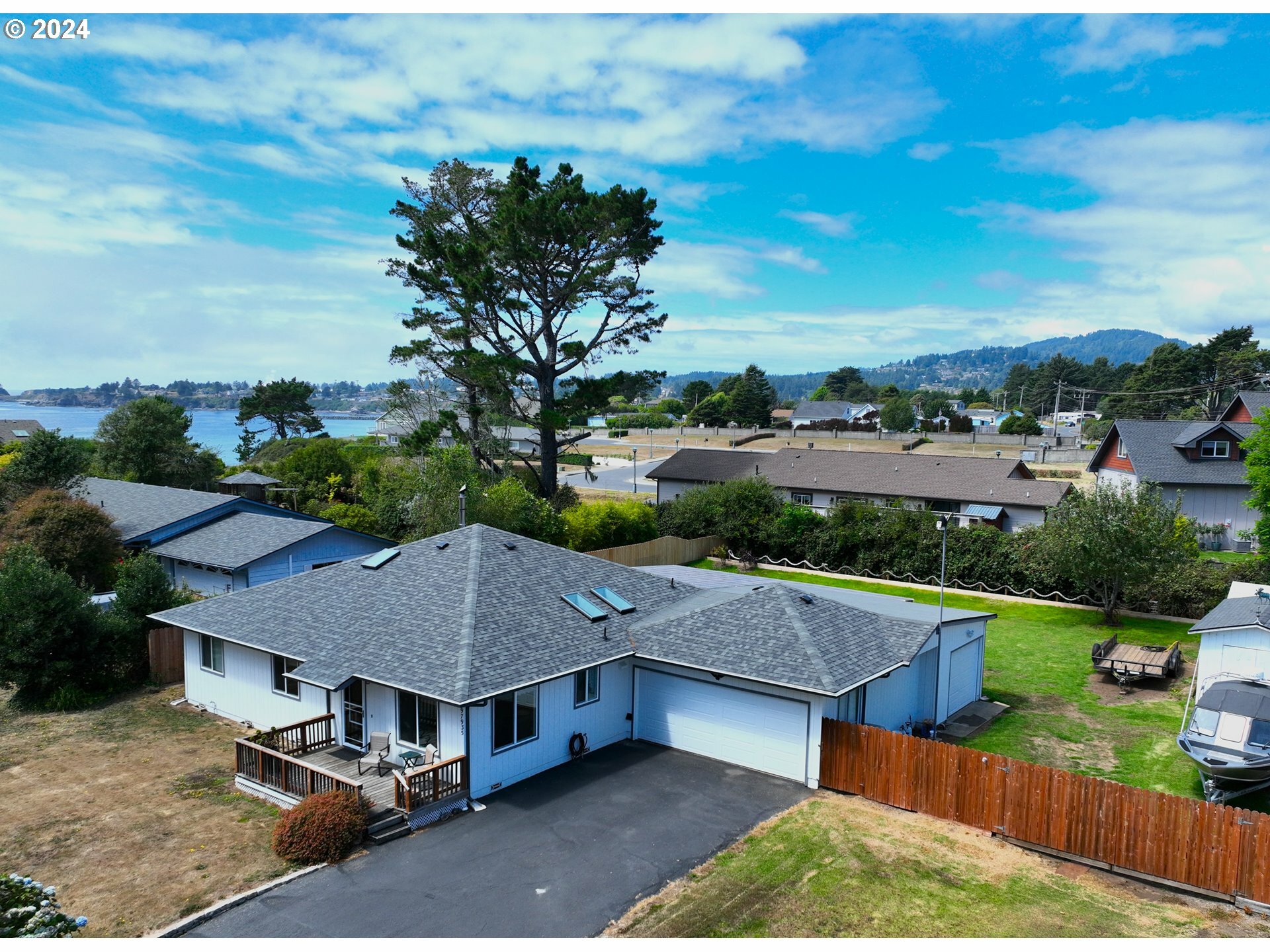 Property Photo:  97935 Holly Ln  OR 97415 