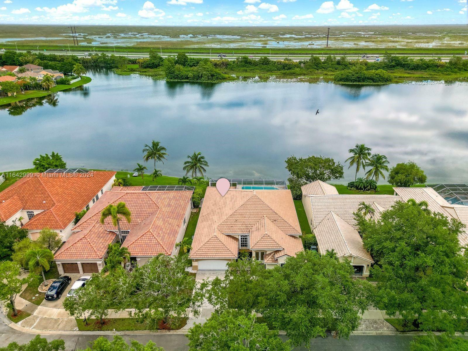 Property Photo:  808 Heritage Dr  FL 33326 