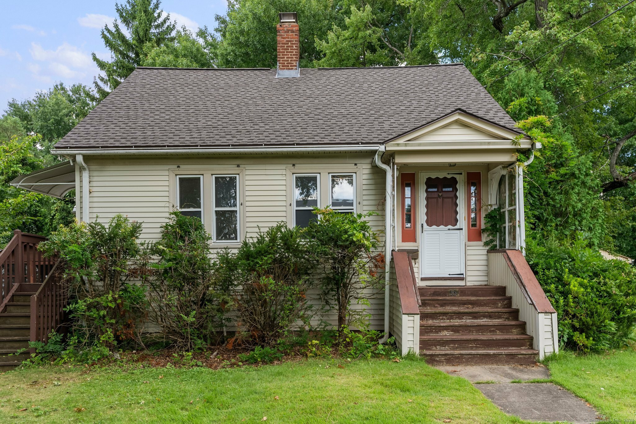 Property Photo: 16 Hubbard Place CT 06109