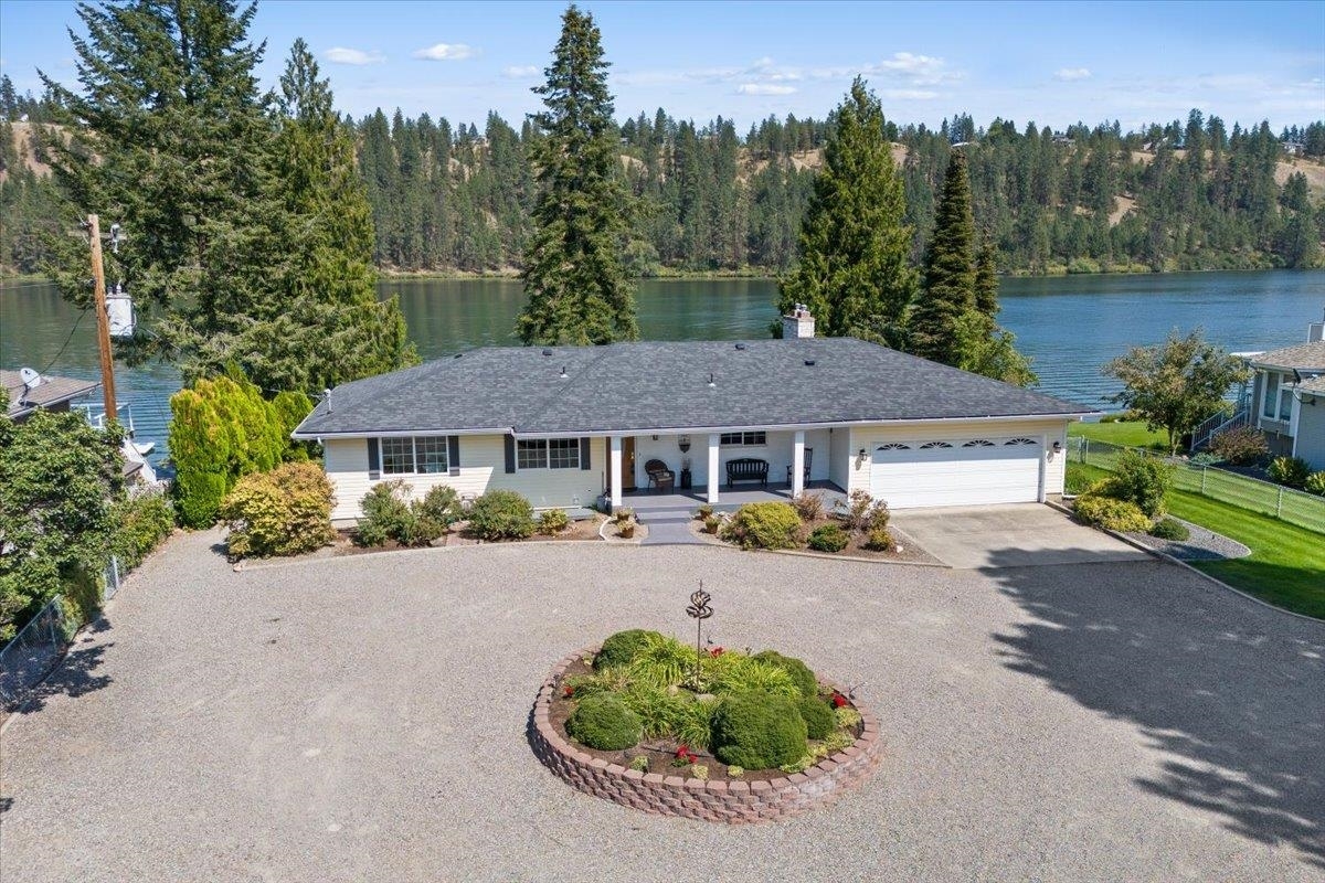 Property Photo:  17912 N West Shore Rd  WA 99026 