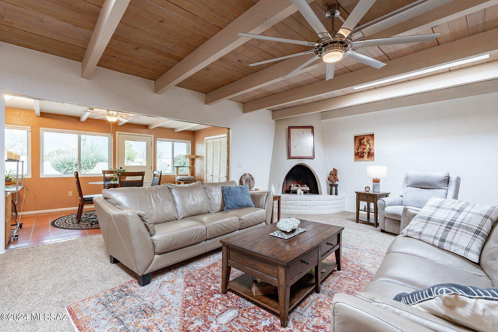 Property Photo:  501 W Camino Del Monte  AZ 85614 