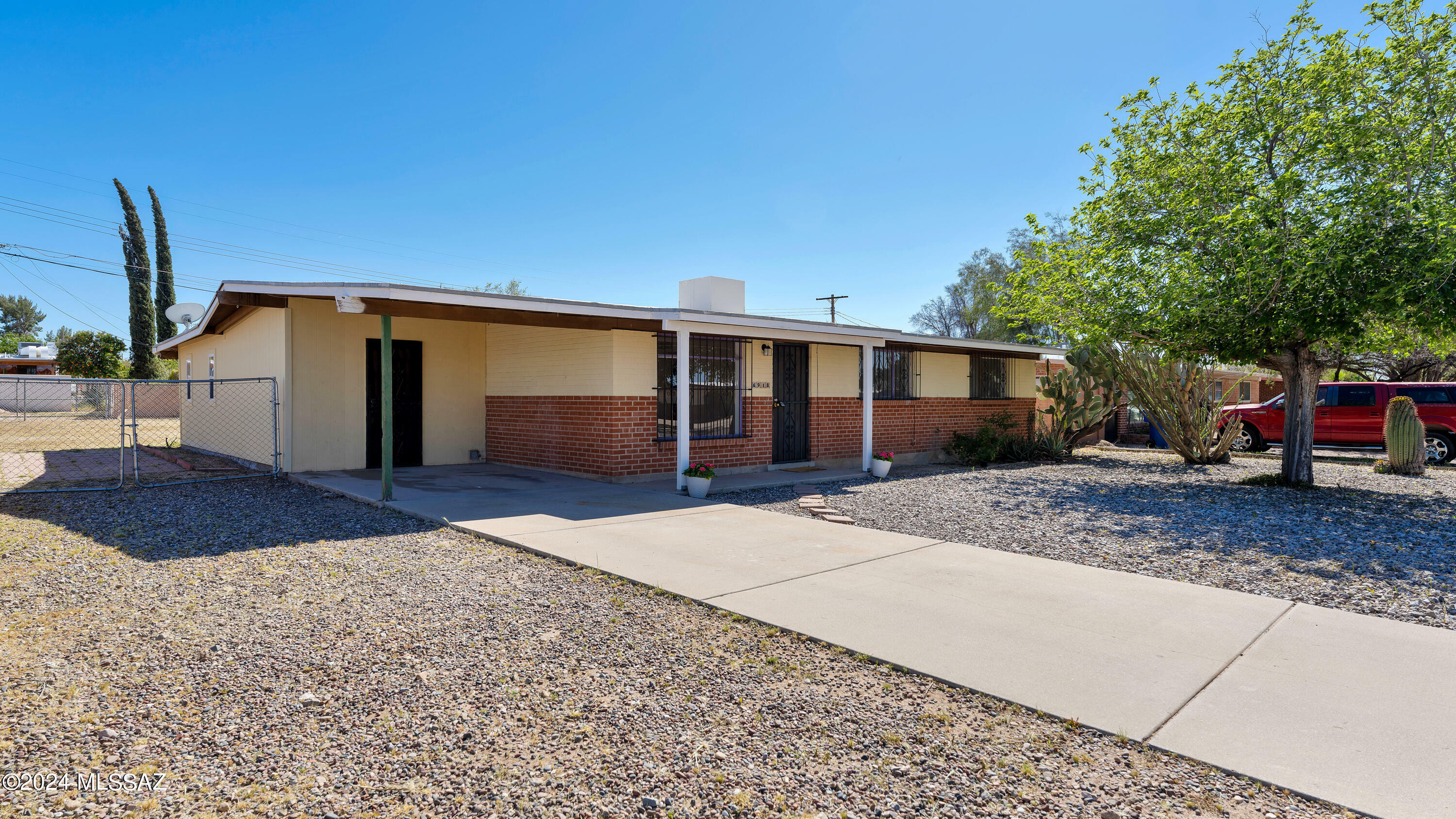 Property Photo:  6918 E Calle Osito  AZ 85710 