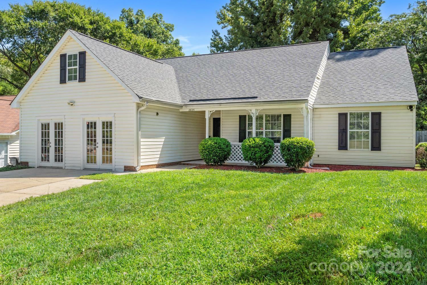 Property Photo:  2825 Sloan Drive  NC 28208 