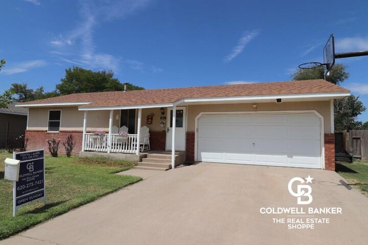2111 Tara Drive  Garden City KS 67846 photo