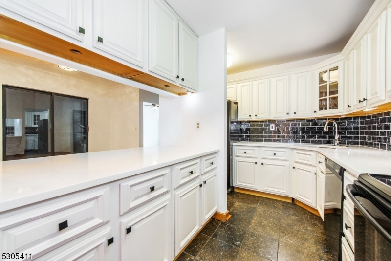 Property Photo:  111 Mulberry St 5N  NJ 07102 