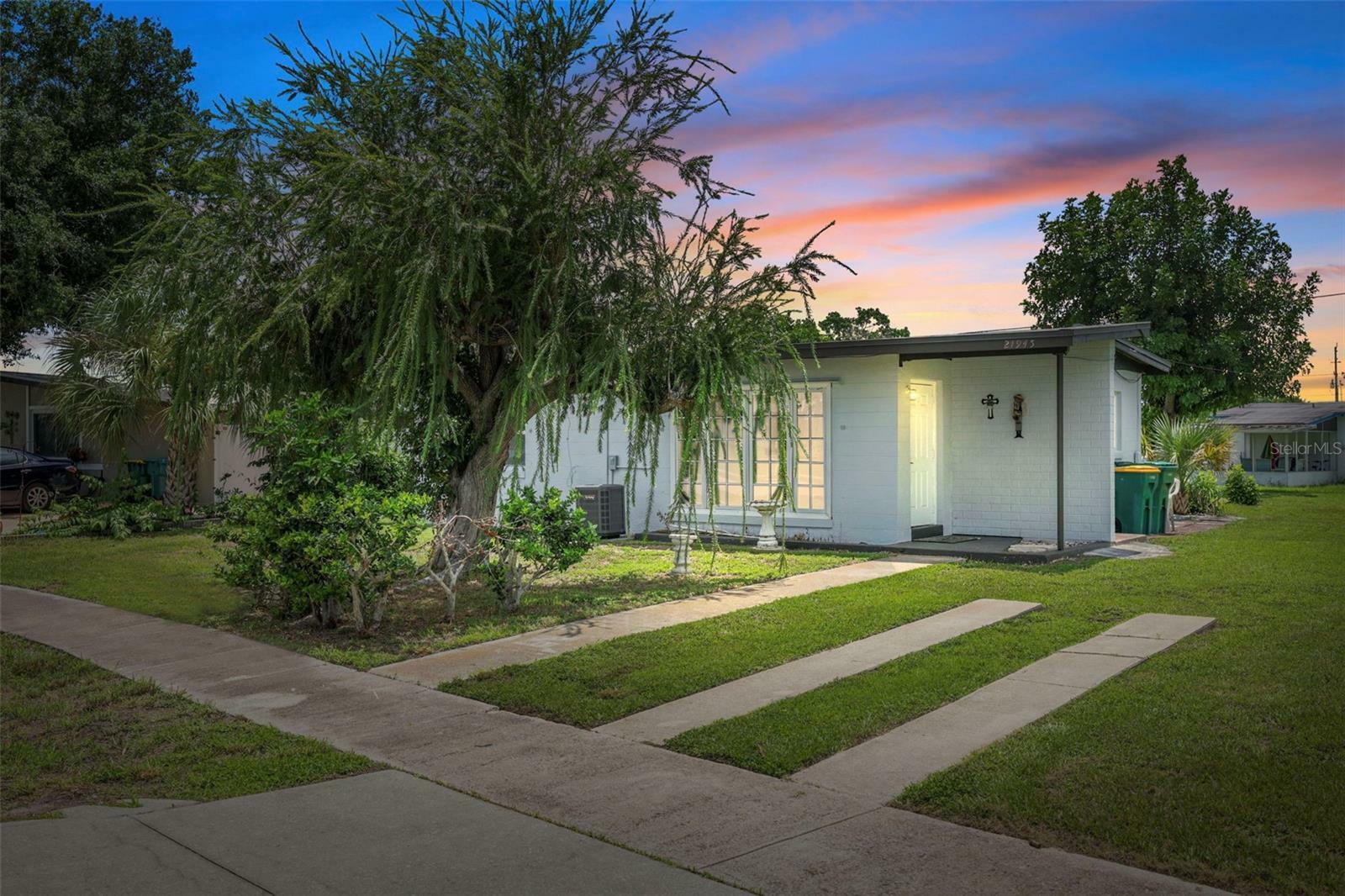 Property Photo:  21945 Beverly Avenue  FL 33952 