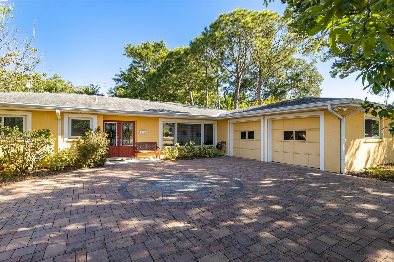 Property Photo:  572 W Davis Boulevard  FL 33606 