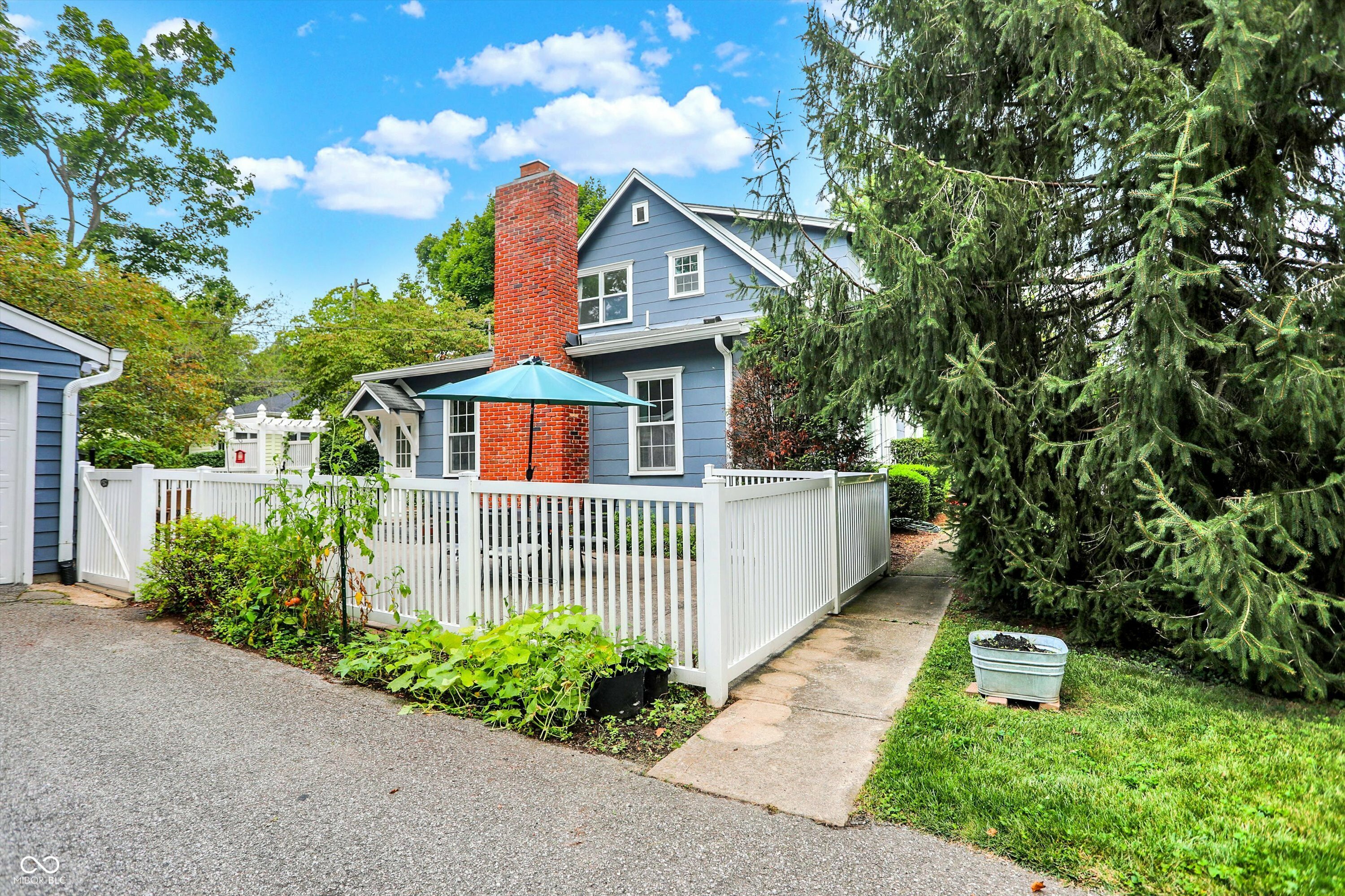 Property Photo:  195 Willow Street  IN 46077 