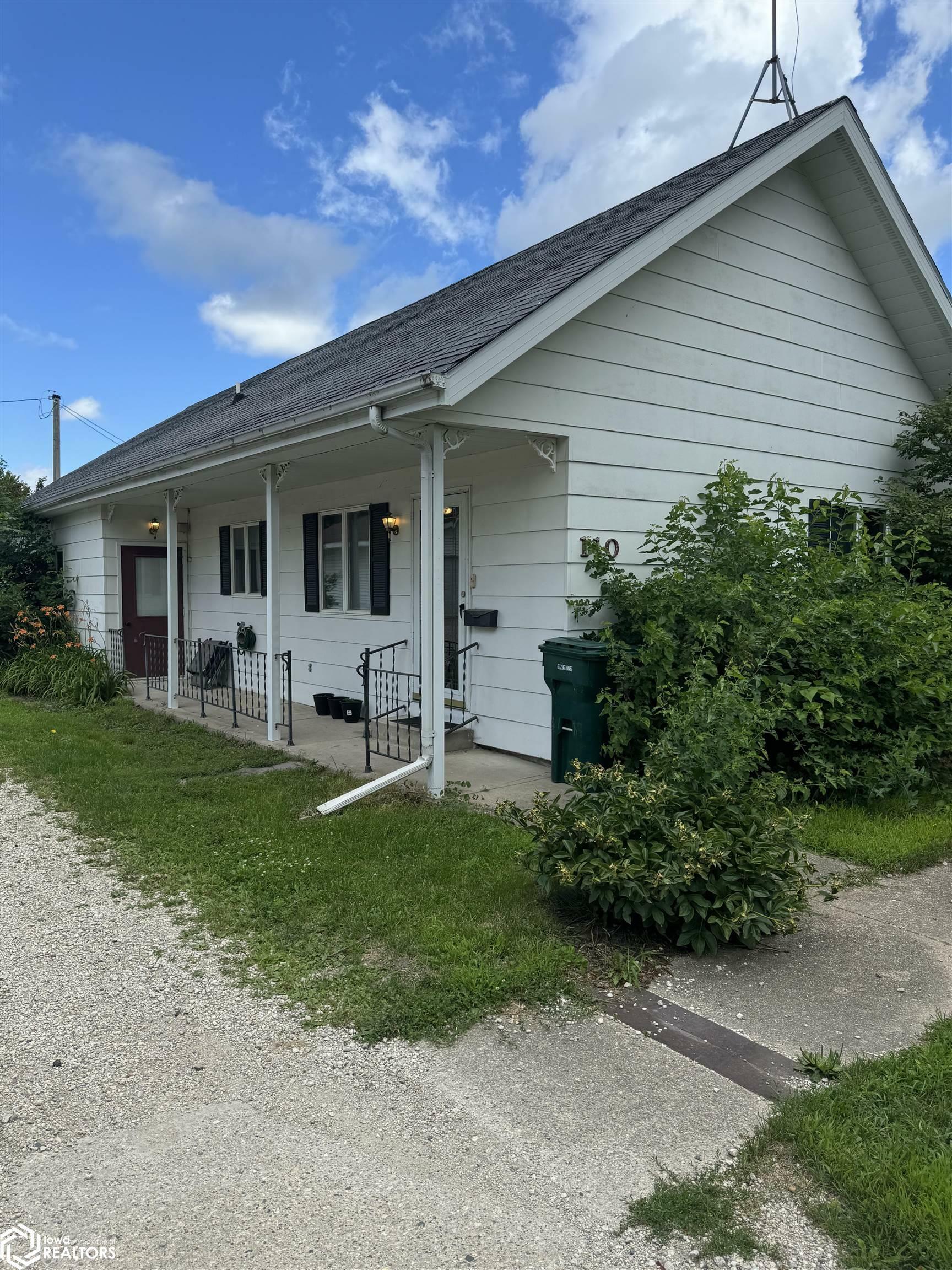 Property Photo:  110 W Chesnut  IA 50122 