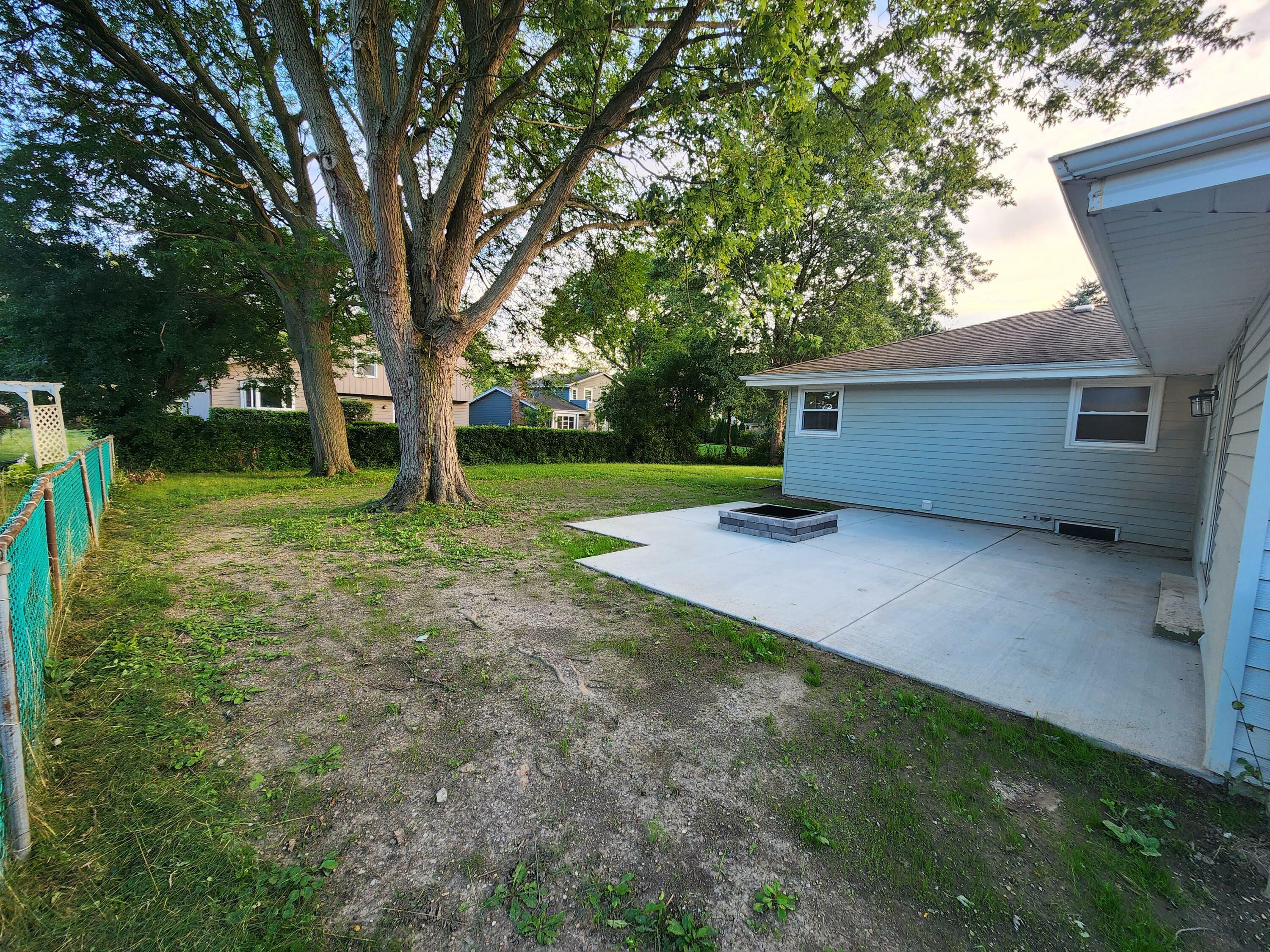 Property Photo:  5785 Rochelle Dr  WI 53129 