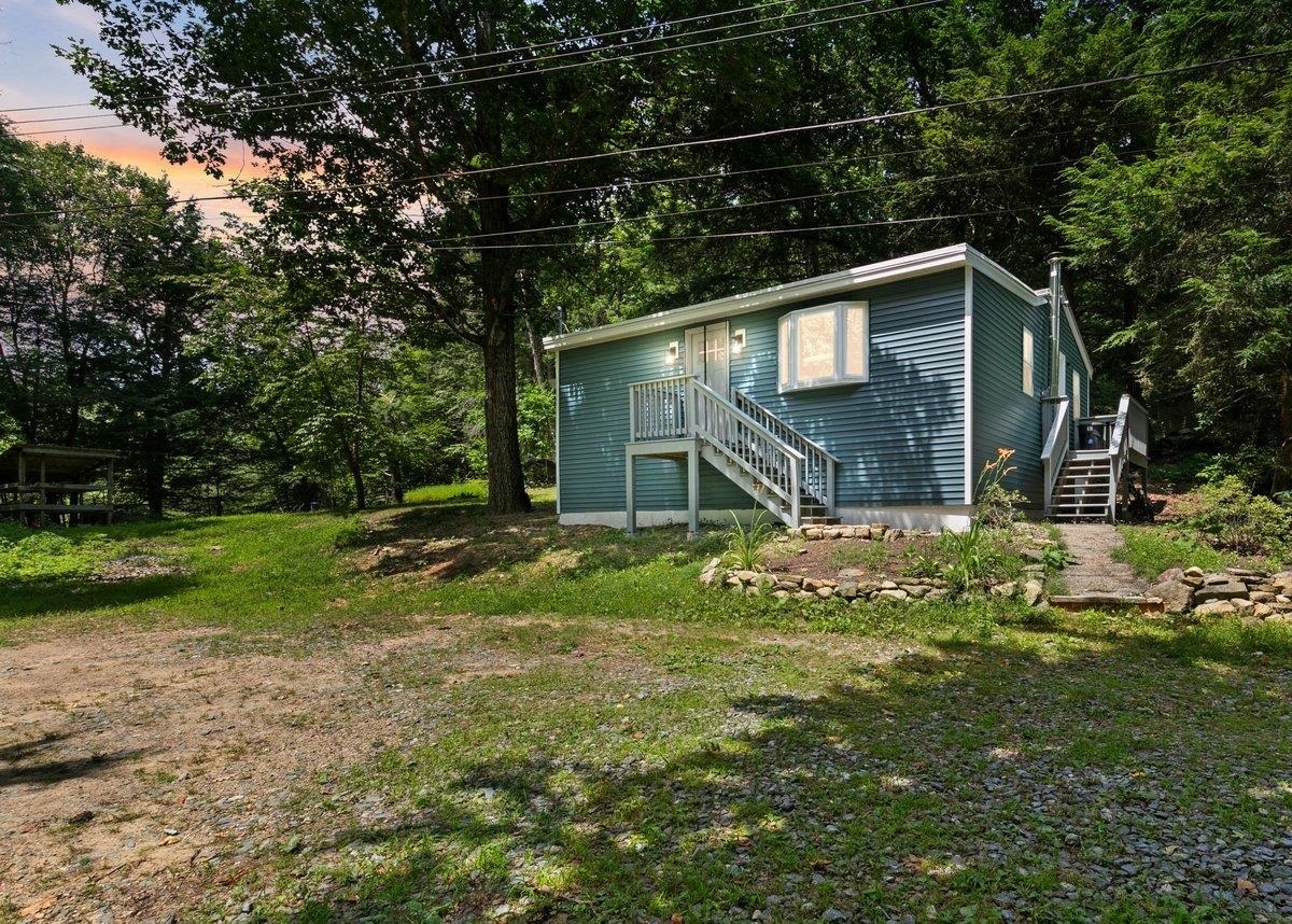 Property Photo:  17 Ferndale Road  NH 03077 