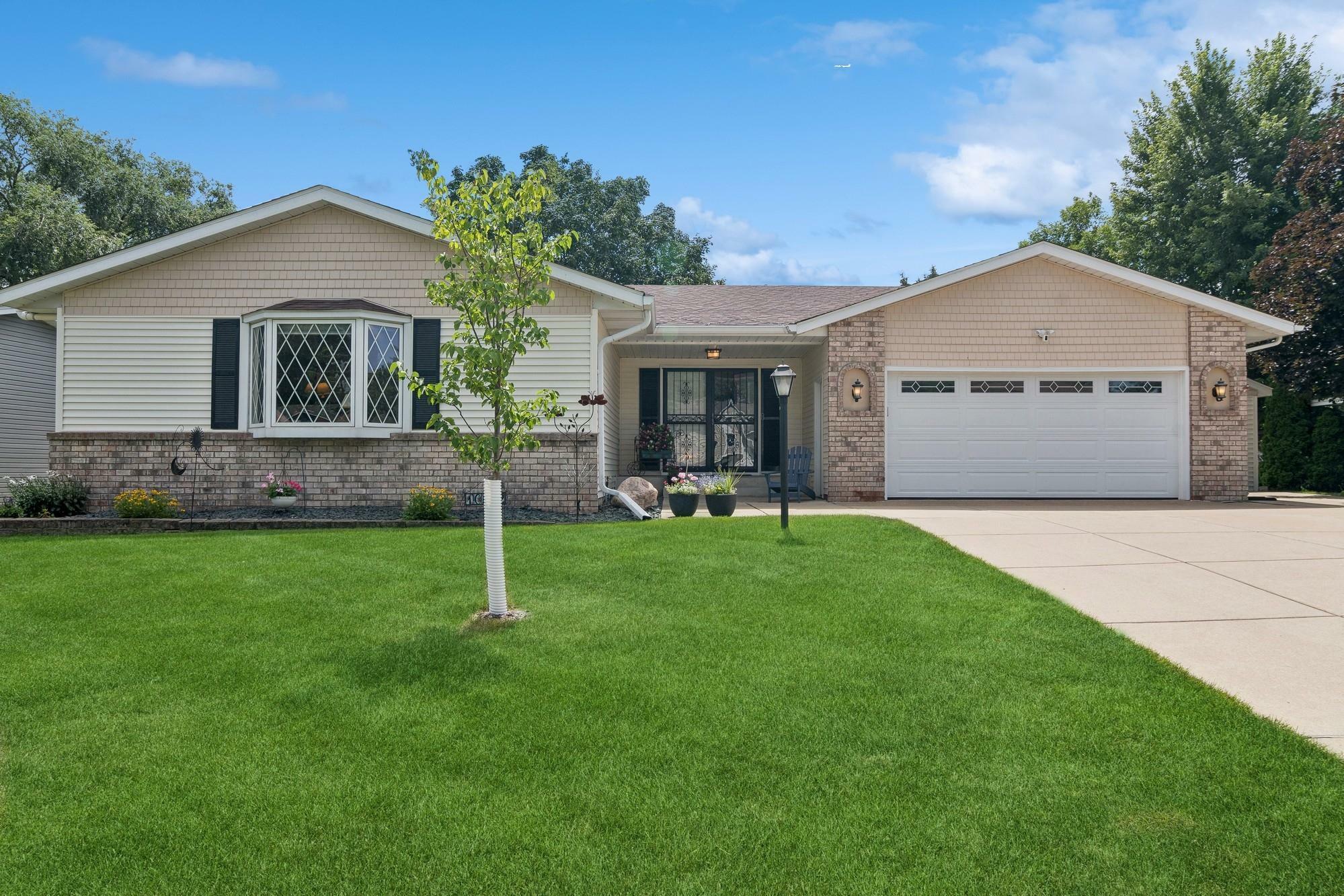 Property Photo:  10632 Daisy Circle  MN 55438 