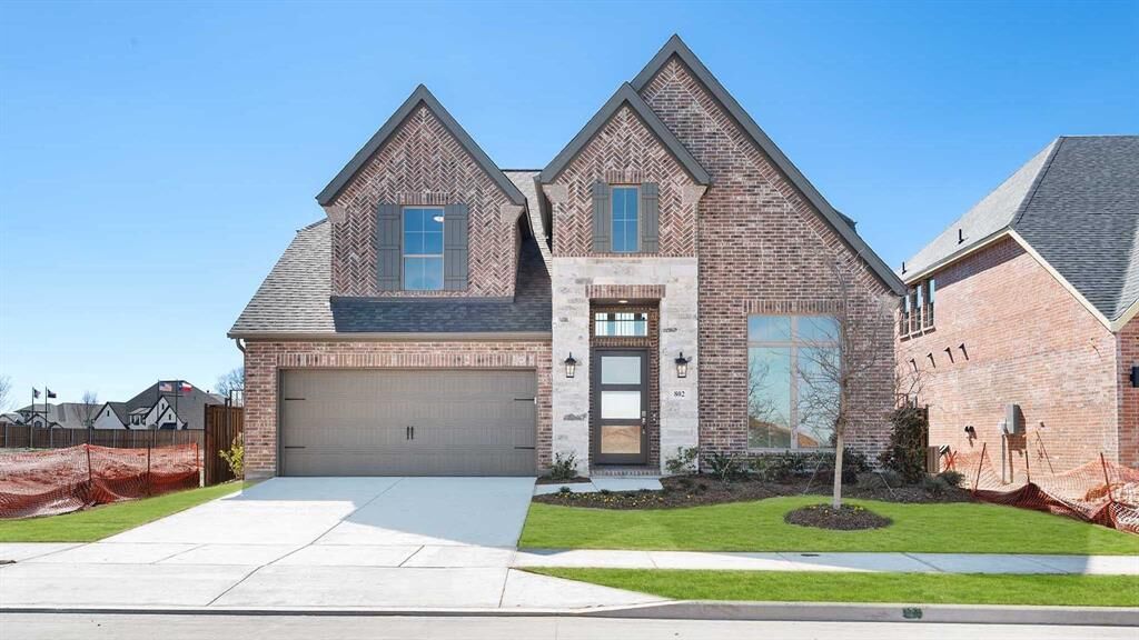 Property Photo: 802 Stoney Bridge Way TX 75116