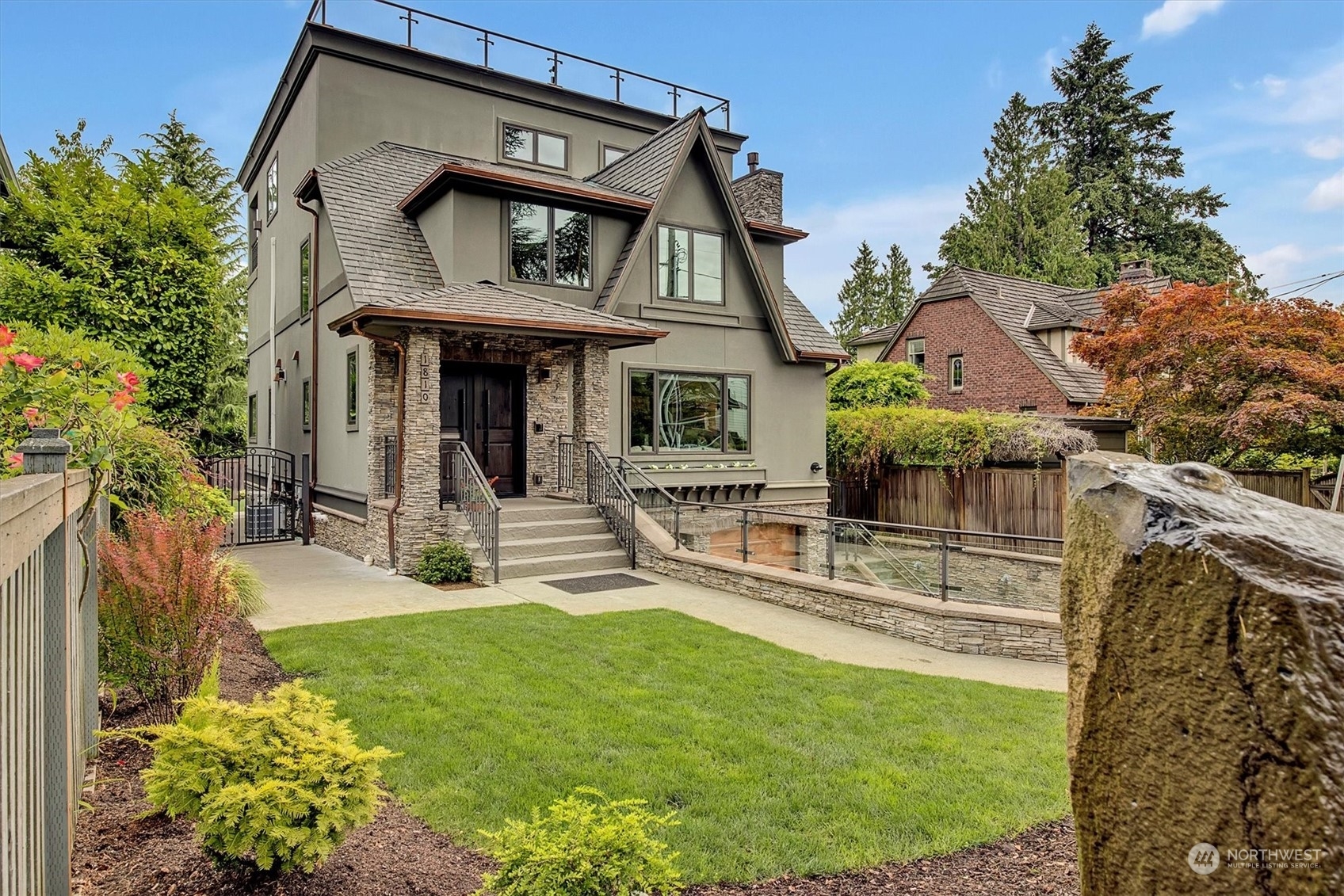 Property Photo:  1810 Madrona Drive  WA 98122 