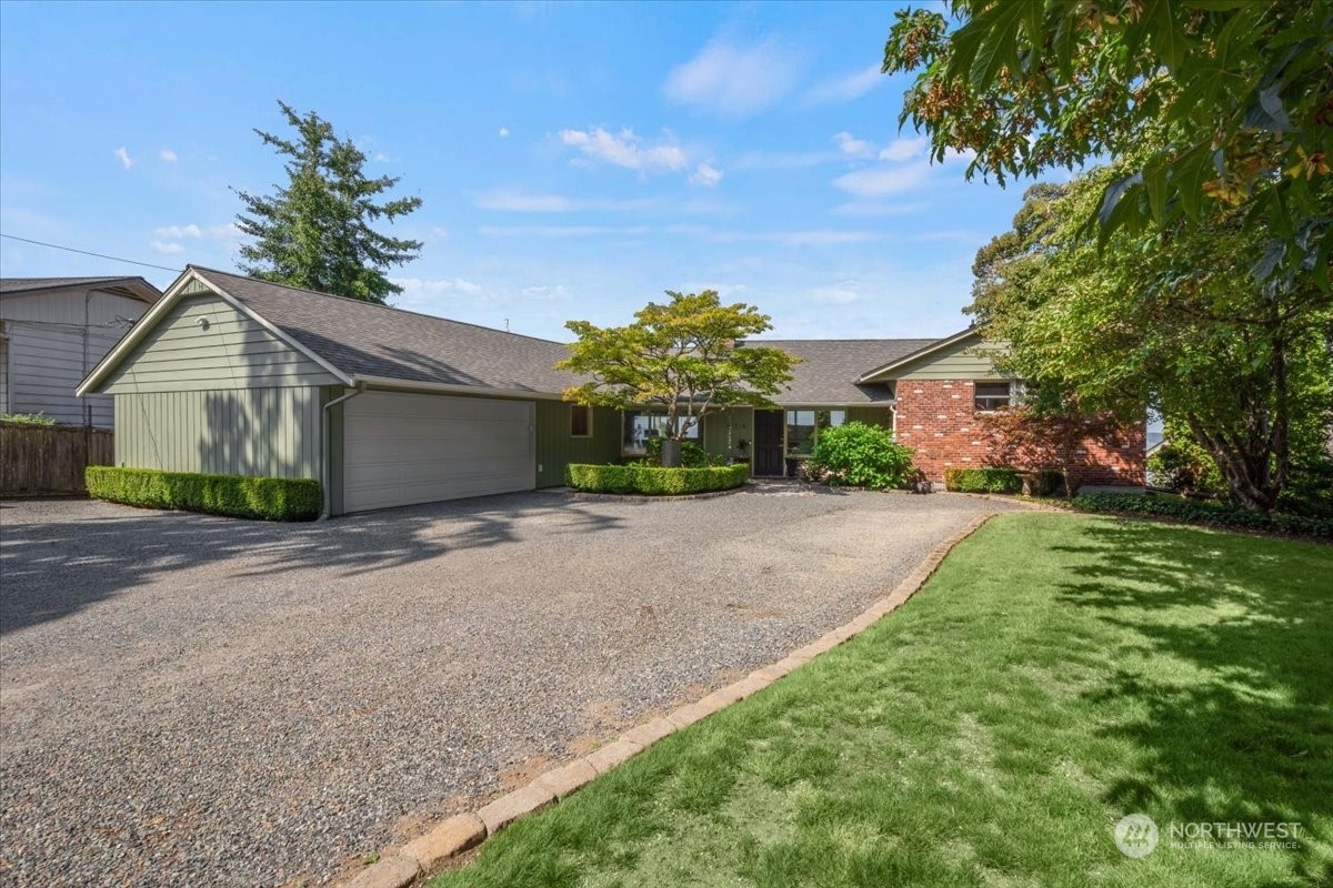 Property Photo:  836  Crown Drive  WA 98203 