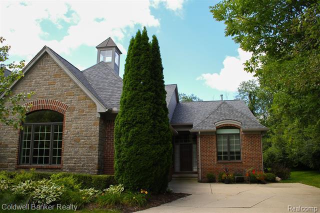 Property Photo: 4707 Oakhurst Ridge Road MI 48348