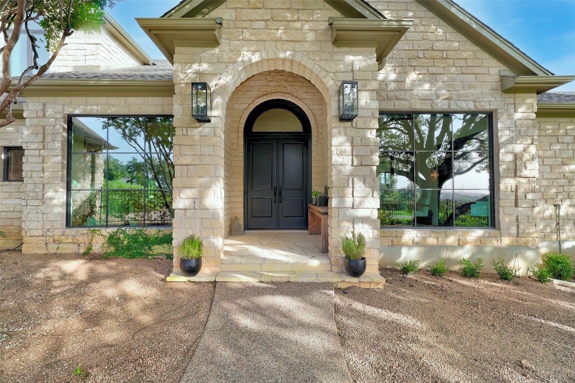 Property Photo:  7501 Newhall Lane  TX 78746 