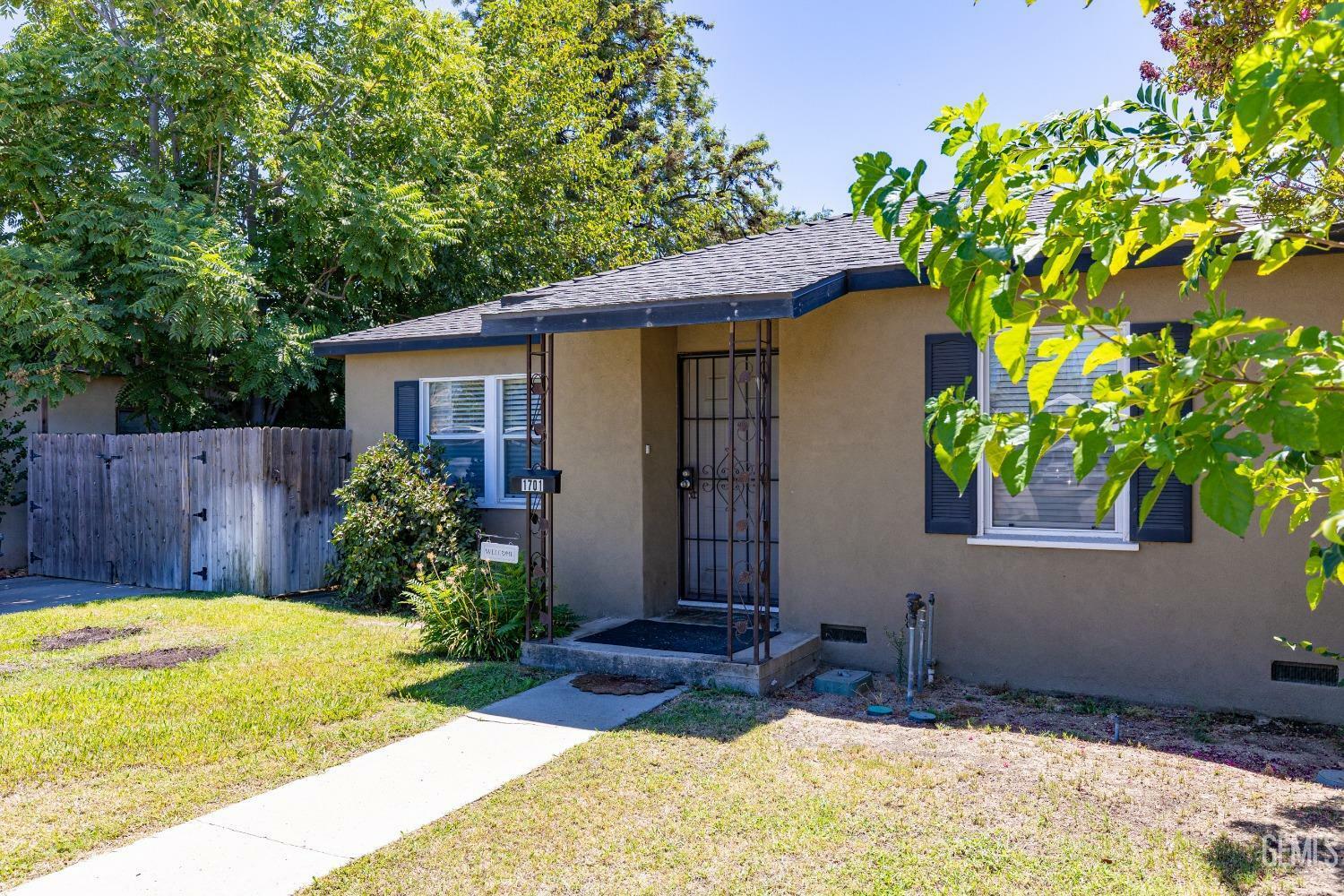 Property Photo:  1701 Bernard Street  CA 93305 