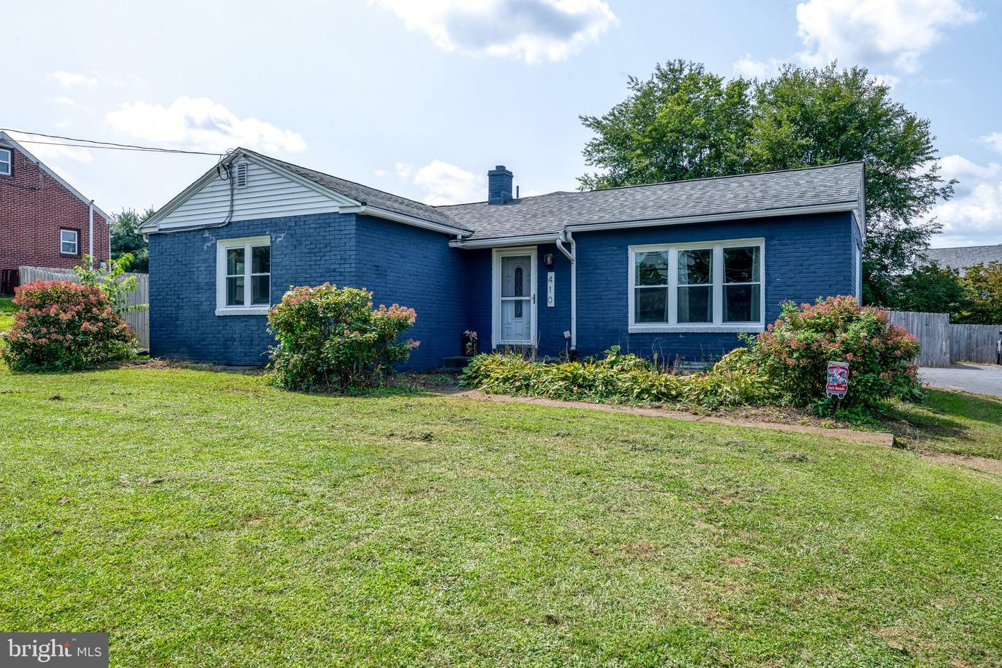 Property Photo:  410 Lampeter Road  PA 17602 