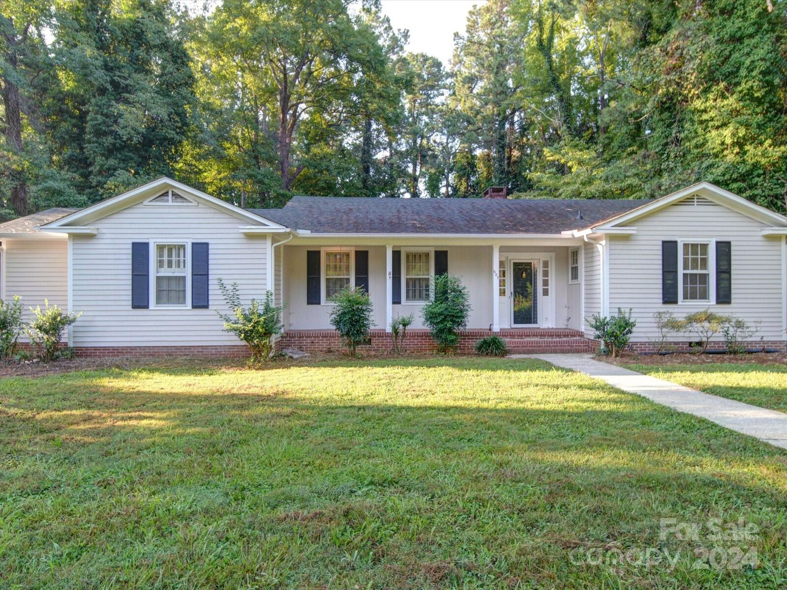 Property Photo:  637 West Avenue  NC 28170 