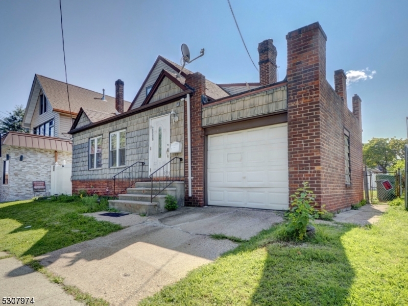 Property Photo:  2046 E Saint Georges Ave  NJ 07036 