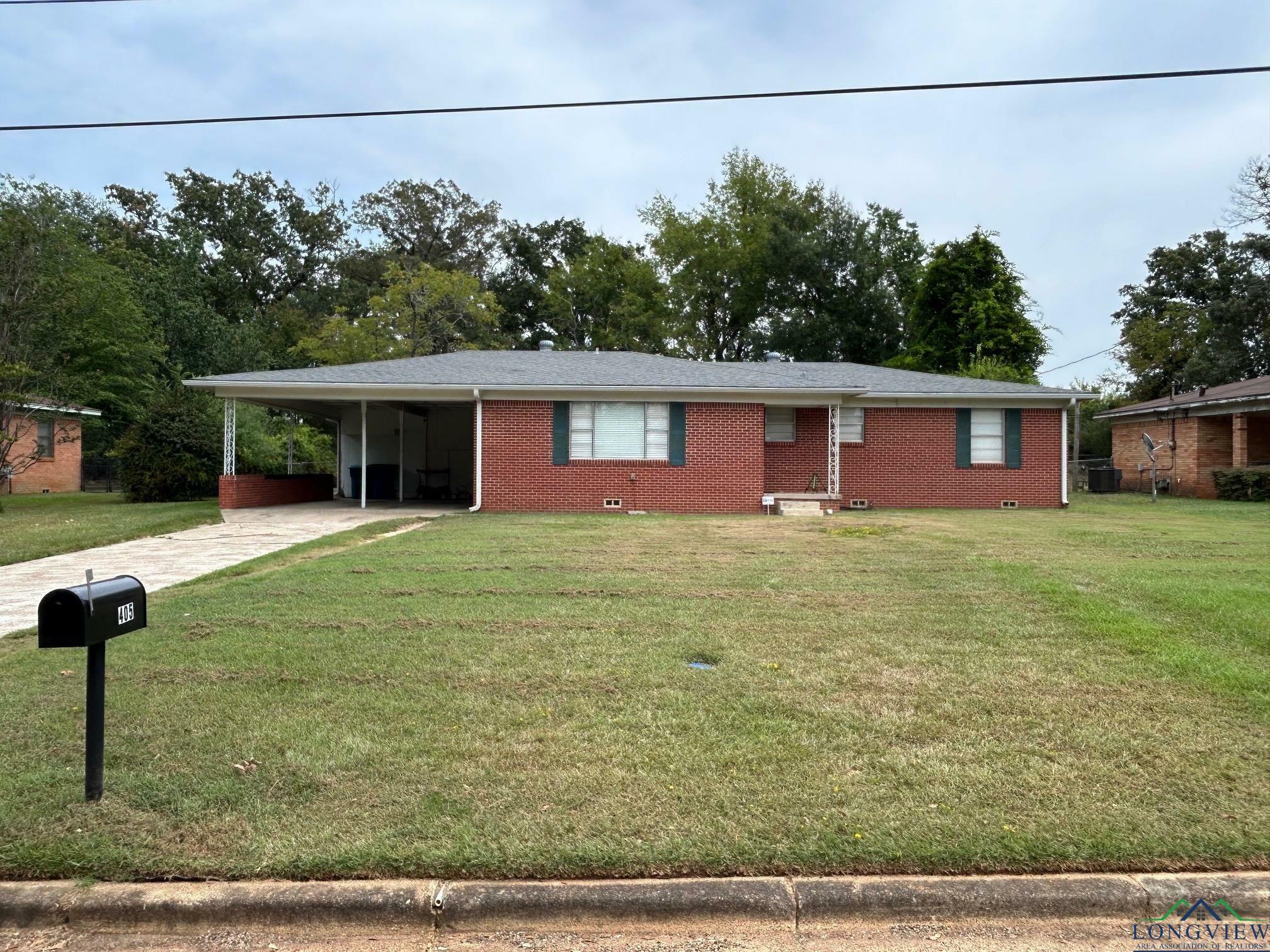 Property Photo:  405 Lynoak St  TX 75672-7543 